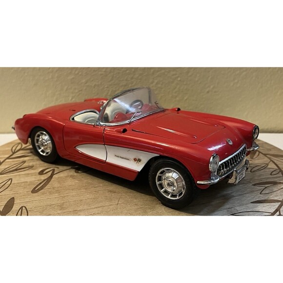 Road Tough 1957 Chevrolet Corvette Convertible Die Cast Metal 1:18 92018 - Picture 3 of 16